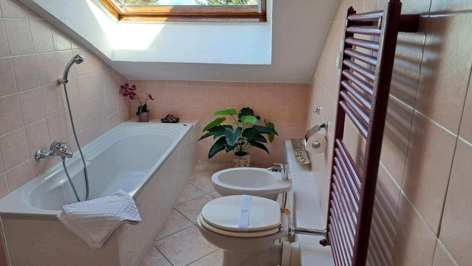 Casa Paola - Stazione 400 Mt - Free Wifi Lägenhet Arcore Exteriör bild